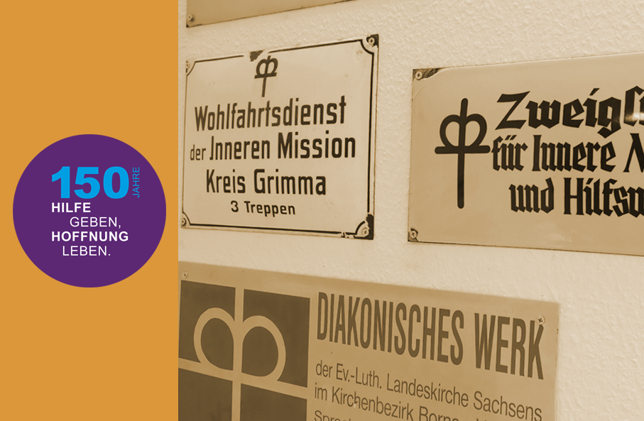 Historische Schilder der Diakonie Leipziger Land mit Slogan zum 150. Jubiläum