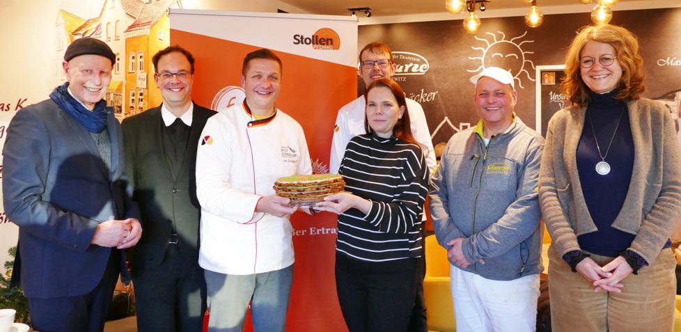 Gruppenbild bei der Eröffnung der Stollenpfennig-Aktion