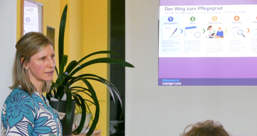 Pflegeberaterin beim Vortrag zum Selbsthilfetag